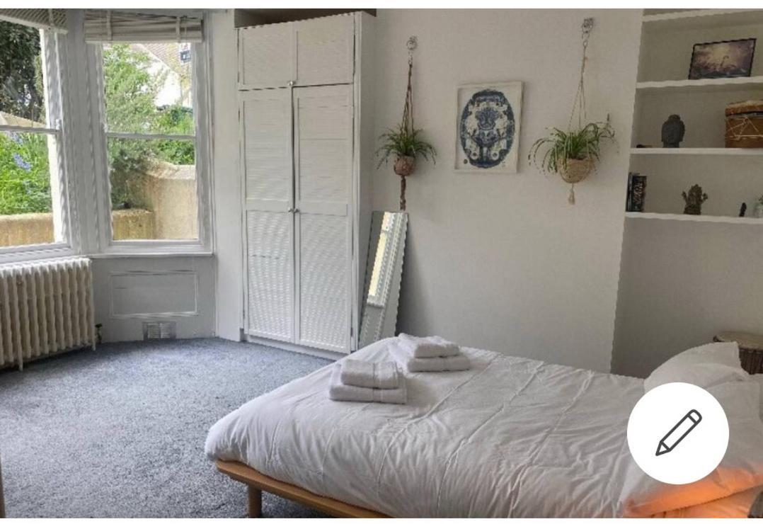 Spacious In A Tranquil , Comfortable City